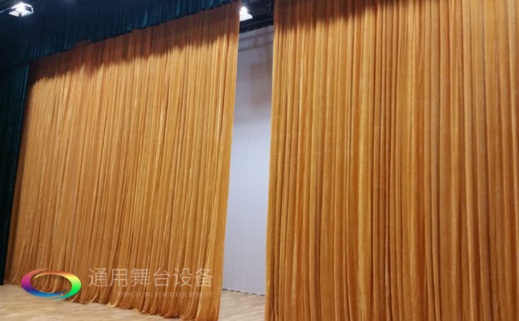 大幕類型、開啟方式！泰州舞臺大幕廠家——通用舞臺幕布，主要用于演出開始、結束的舞臺啟閉,有時也用作場幕使用