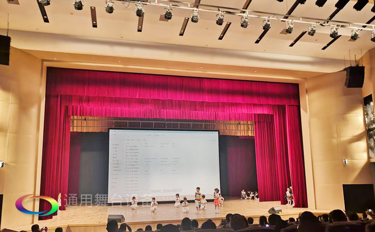 南京某戲劇院對開阻燃幕布、舞臺音響、燈光吊桿項目完工及試運營